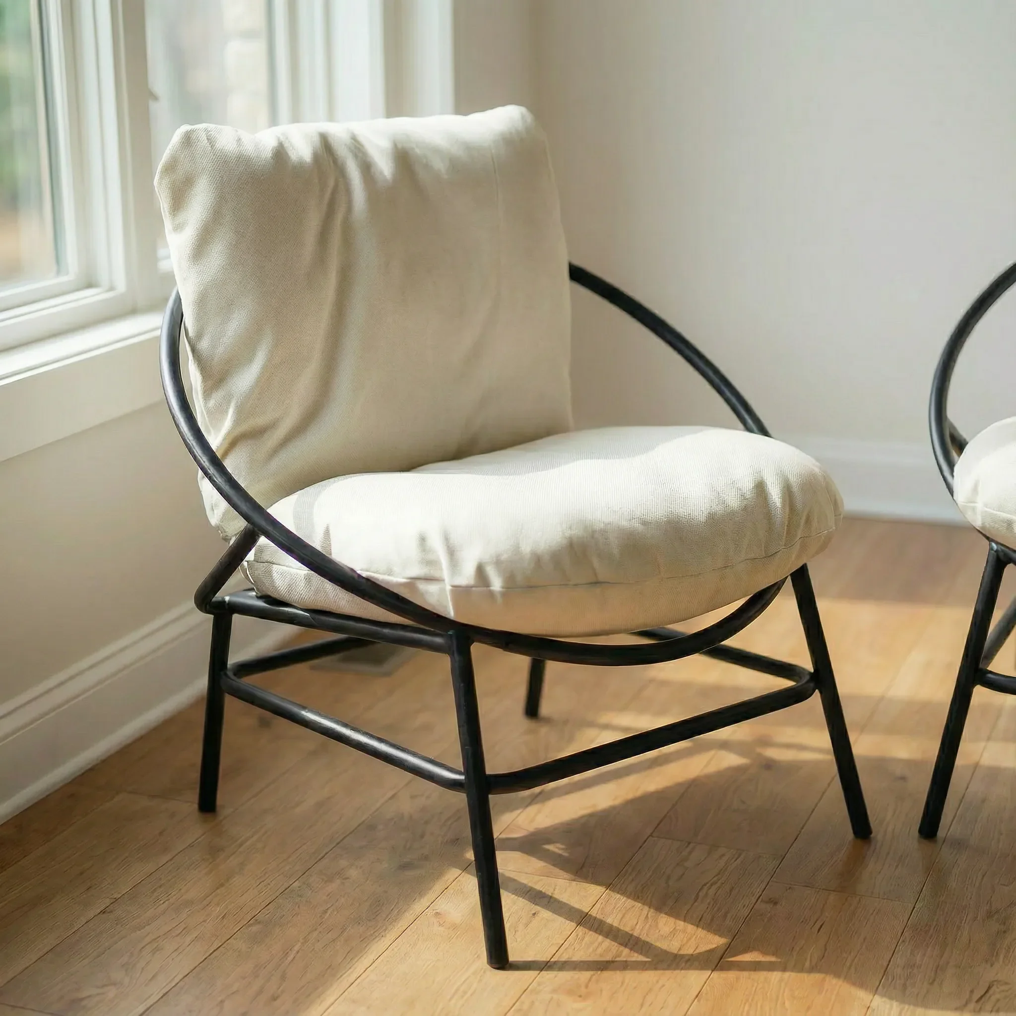 Liora Chair - Image 3